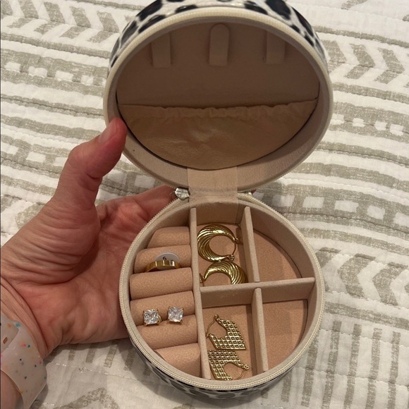 Leopard Print Jewelry Case WITH Stainless Steel Gold Jewelry - Ring and Earrings - Picture 2 of 7